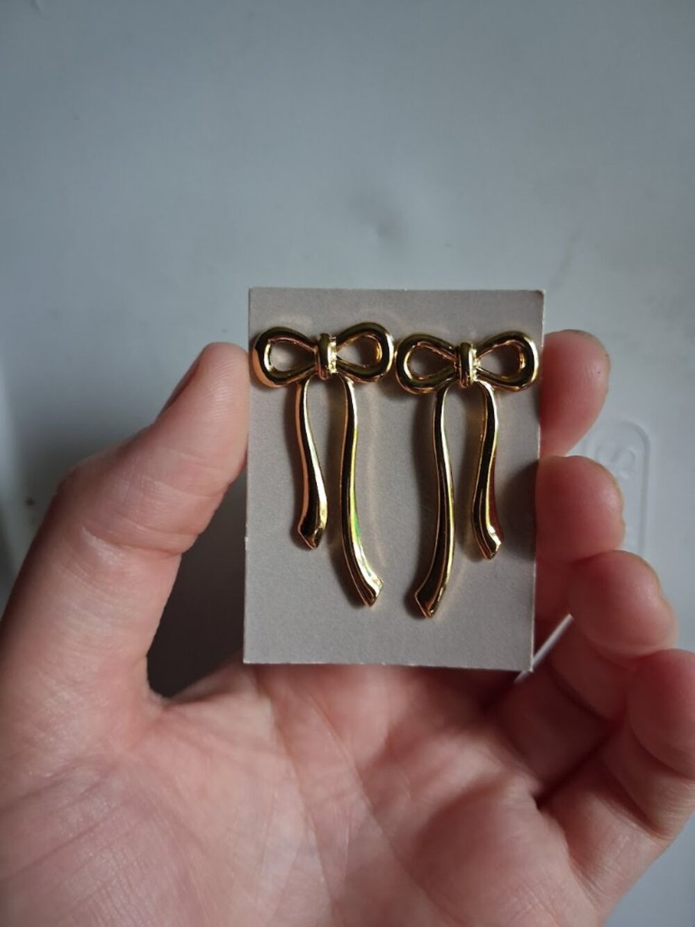 Vintage 1986 Avon Sculptured Bow earrings